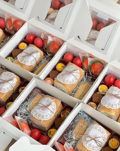 Elegant cake roll gift box with assorted flavored sponge rolls