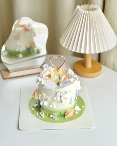 Tulips Customized Cake with elegant buttercream floral decoration